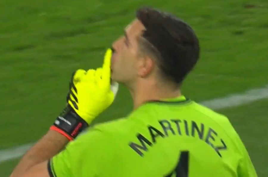 Video Aston Villa S Emi Martinez Taunts Lille Fans During Penalty Heroics