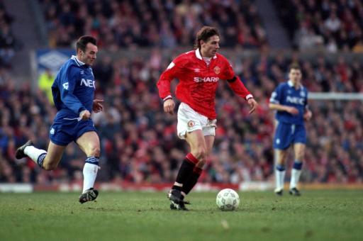 Soccer - FA Carling Premiership - Manchester United v Everton - Old Trafford