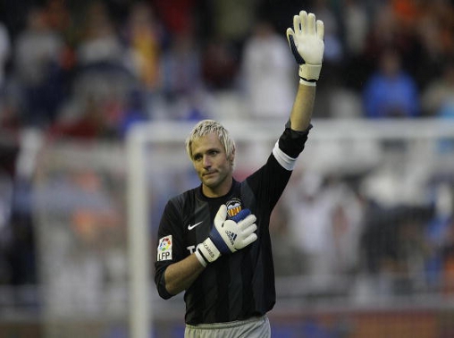 Canizares in action for Valencia