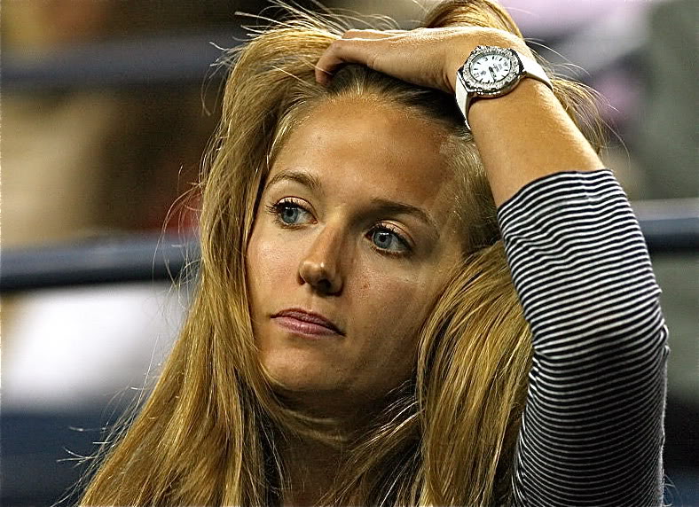 Kim Sears, Andy Murray's girlfriend, playing with hair