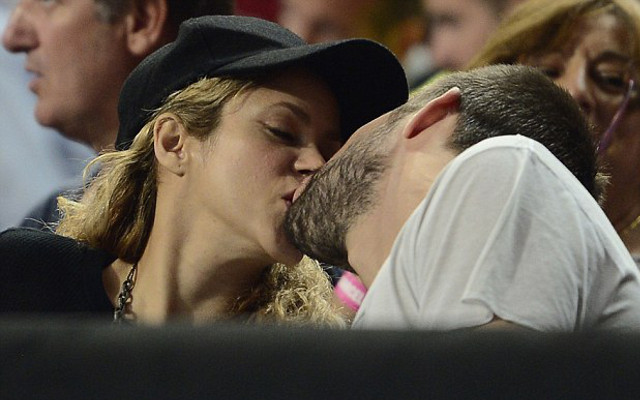 Shakira and Gerard Pique kiss at the basketball