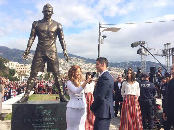 Cristiano Ronaldo statue