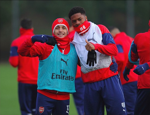 Alexis Sanchez Chupa Akpom Arsenal