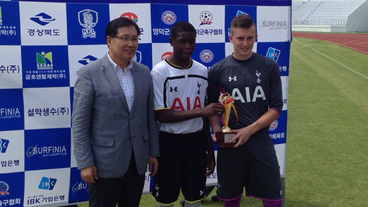 Tottenham defender Japhet Tanganga (middle) receives MVP trophy at Under-16 tournament in Korea