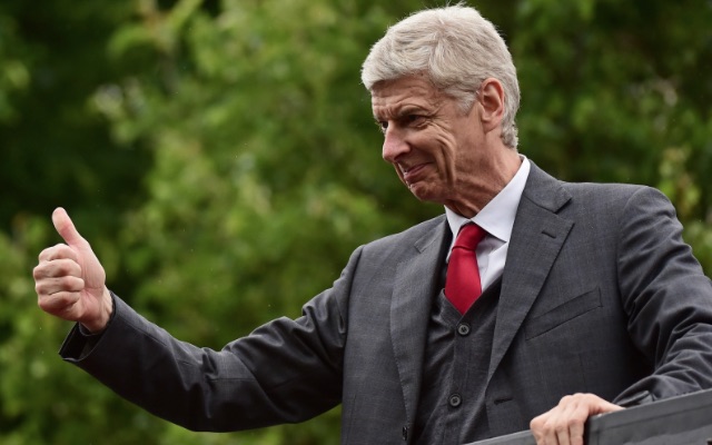 Arsene Wenger thumbs ups