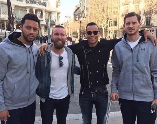 Jan Vertonghen crutches