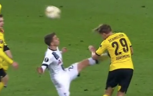 Tom Carroll kicks Marcel Schmelzer in the face