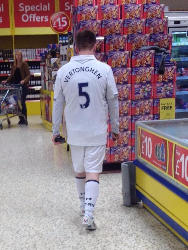 Tottenham full-kit wanker