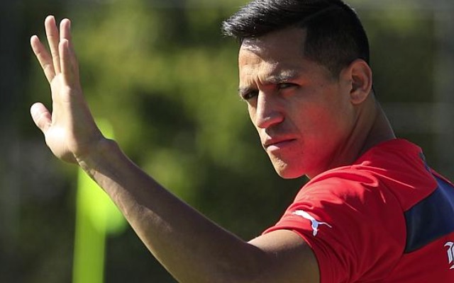 Alexis Sanchez waving