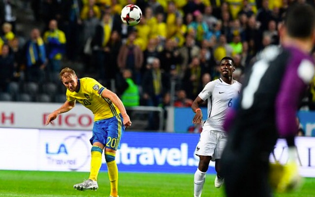 Ola Toivonen beats Hugo Lloris from halfway line