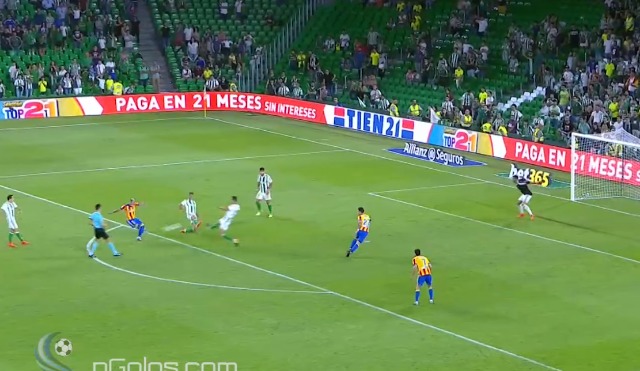 Andreas Pereira scores for Valencia