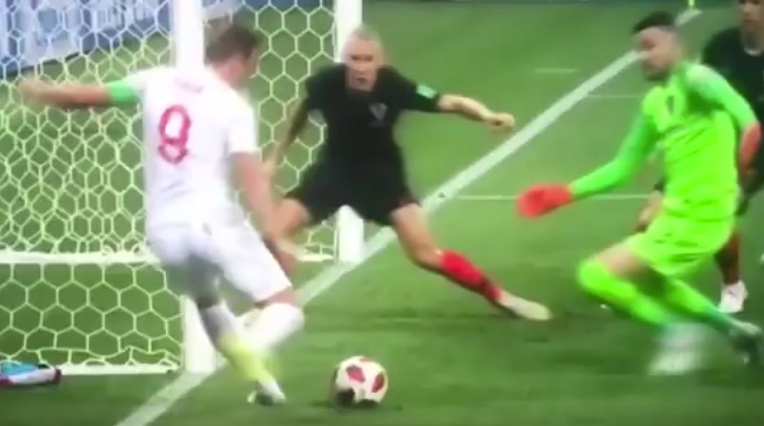 Harry Kane shoots at Danijel Subasic