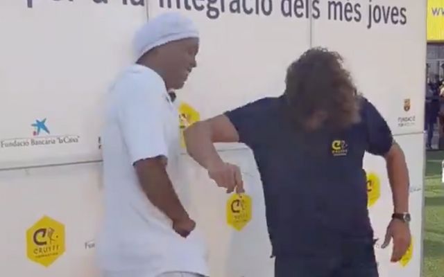 Ronaldinho Puyol nutmeg