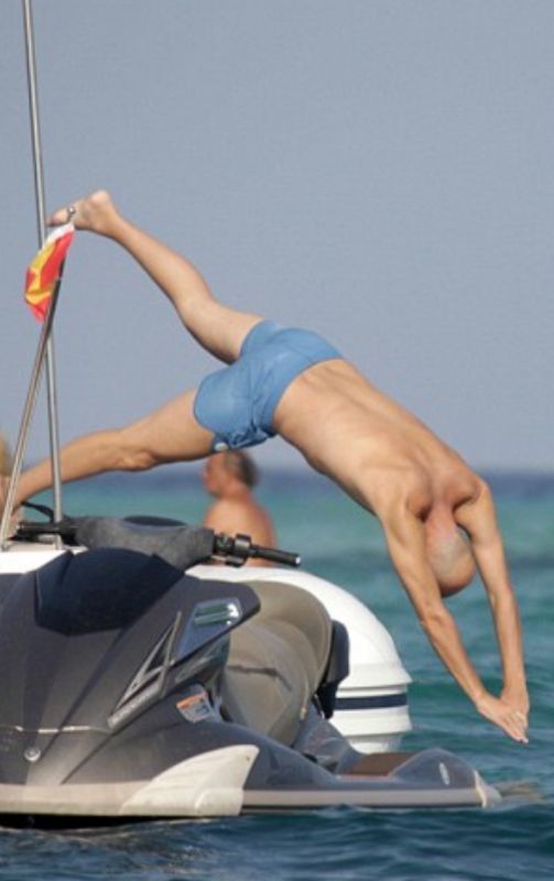 zidane swimming