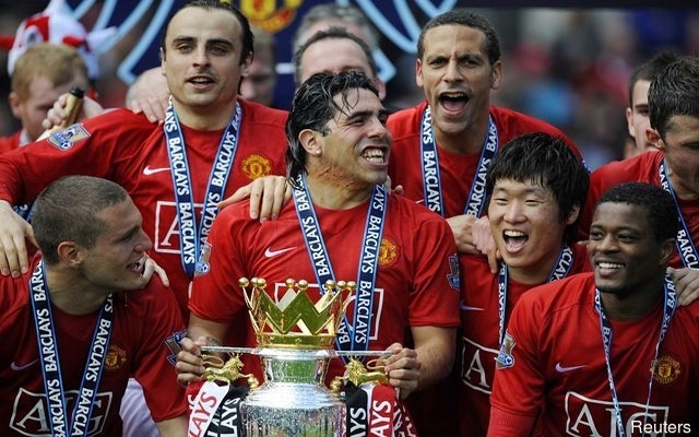 United lifting Premier League trophy: Berbatov, Tevez, Evra, Park, Vidic