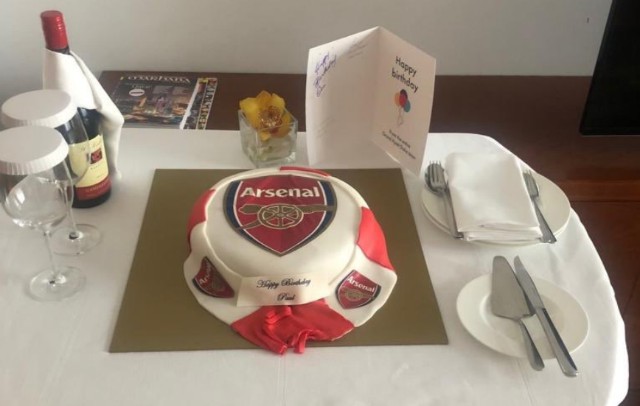 paul robinson arsenal birthday cake