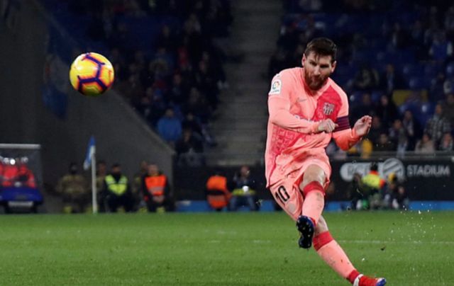 messi free kick