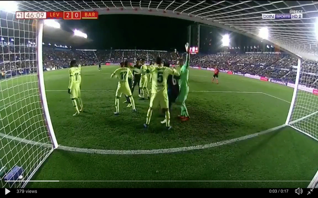 Video-Busquets-dive-for-Barcelona-vs-Levante