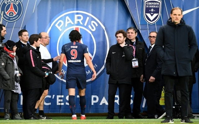Cavani-comes-off-injured-for-PSG-days-before-United-clash