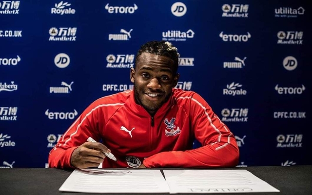 Crystal-Palace-sign-Batshuayi