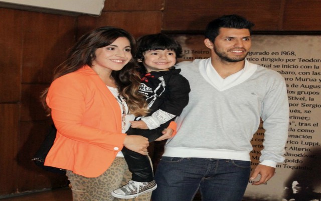 Aguero-with-Giannina-Maradona-and-their-son-Benjamin
