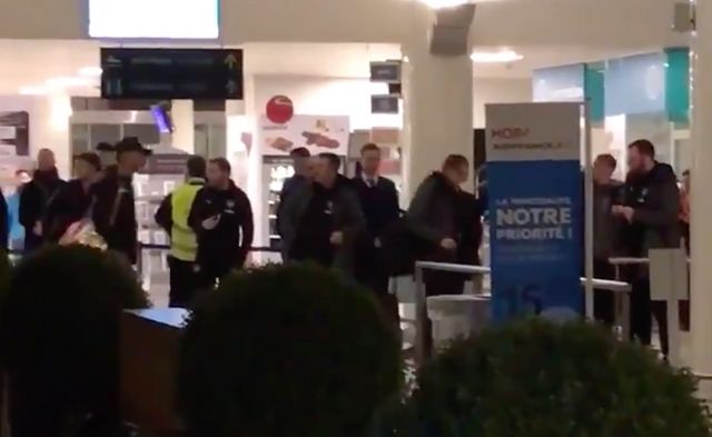 Arsenal-players-abuse-airport