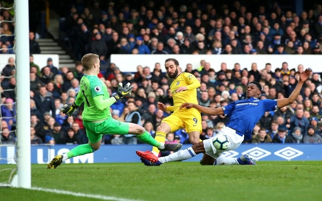 Higuain-in-action-for-Chelsea-against-Everton