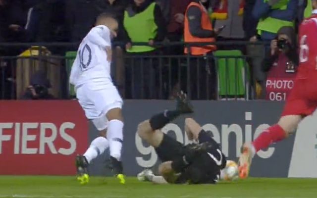 Mbappe-dive