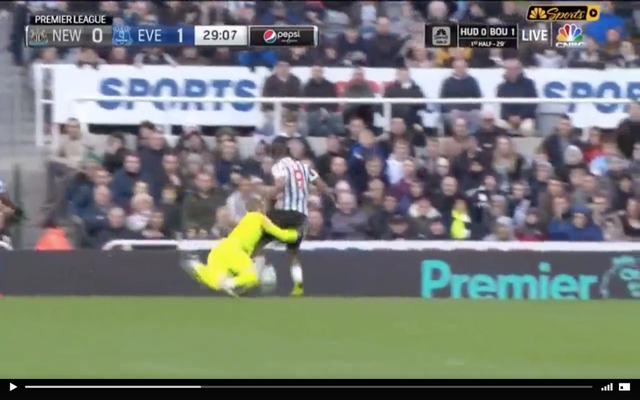 Pickford-rugby-tackle-on-Rondon-saves-penalty-that-follows