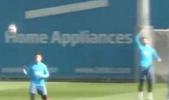 Pique-Coutinho-Barcelona-training