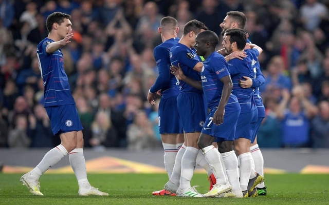 Chelsea-players-celebrate-Europa-League-win-vs-Slavia-Prague
