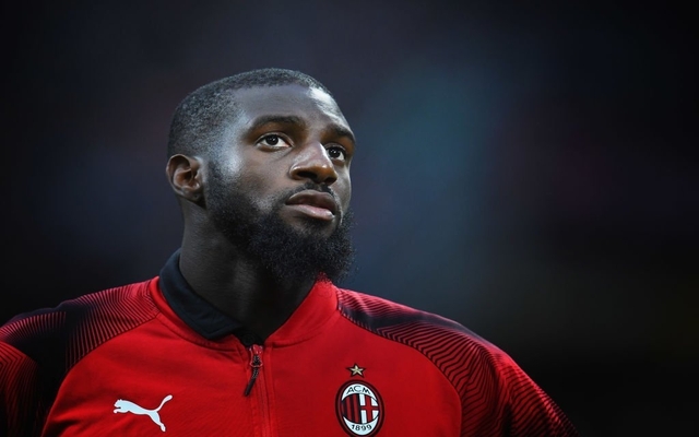 Bakayoko-looking-frustrated-for-AC-Milan