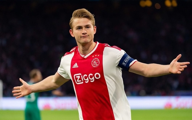 De-Ligt-celebrates-goal-against-Spurs-for-Ajax