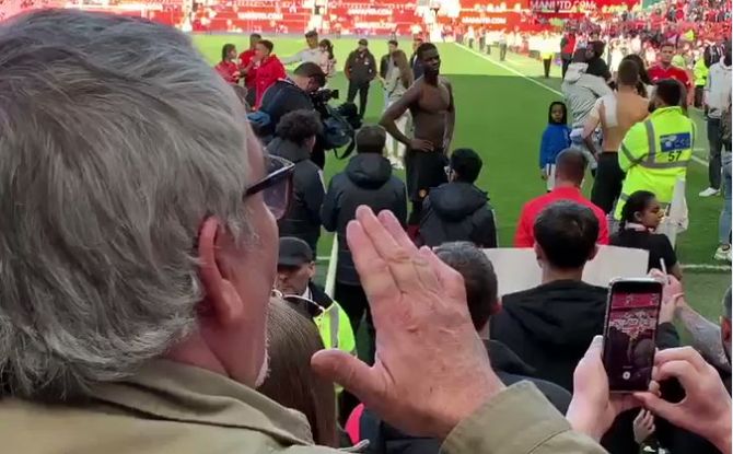 fan-with-pogba