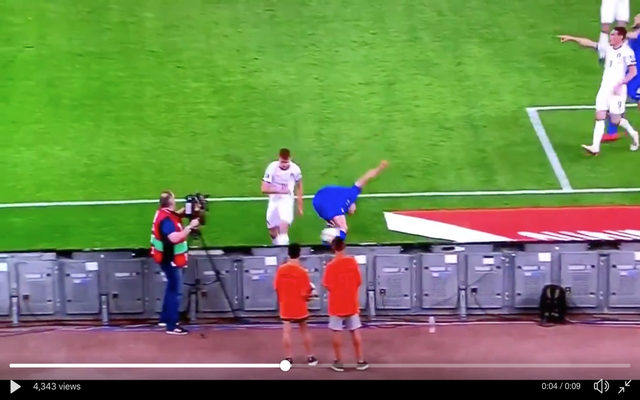 Barella-accidentally-kicks-ballboy-in-the-face