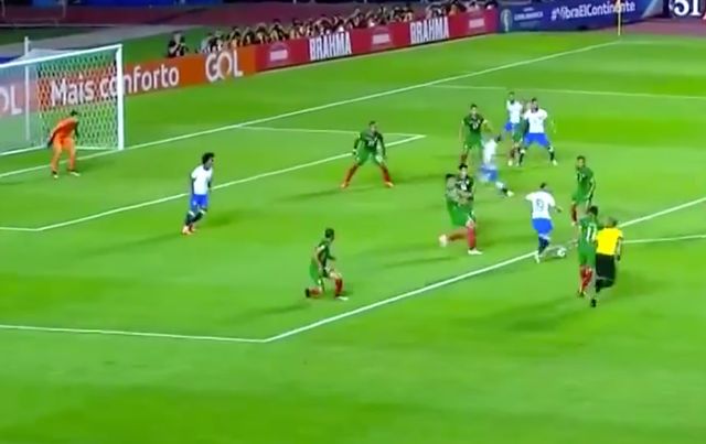 Everton-Soares-goal-Brazil