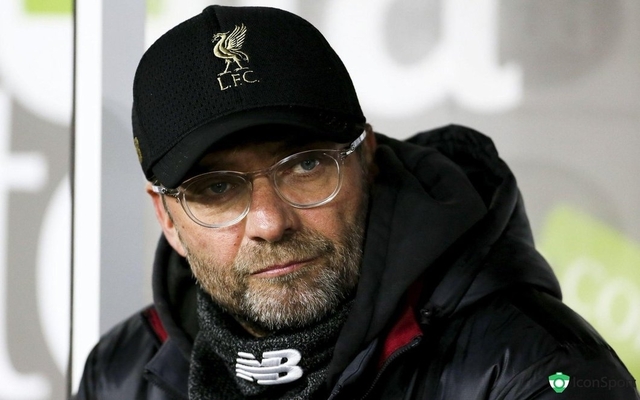 Klopp-looking-out-from-the-bench
