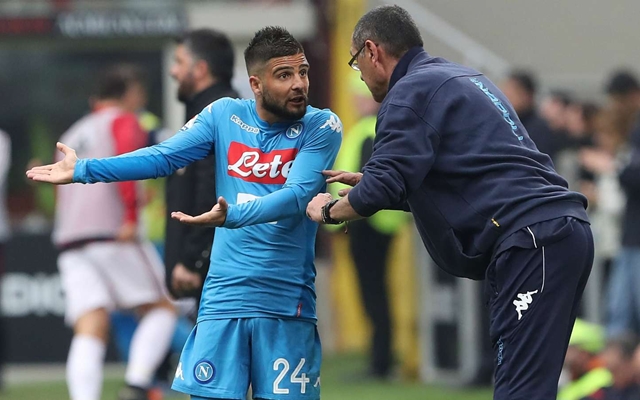 Lorenzo Insigne and Maurizio Sarri in discussion