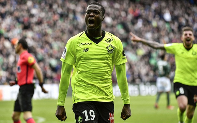 Nicolas Pepe celebrates for Lille
