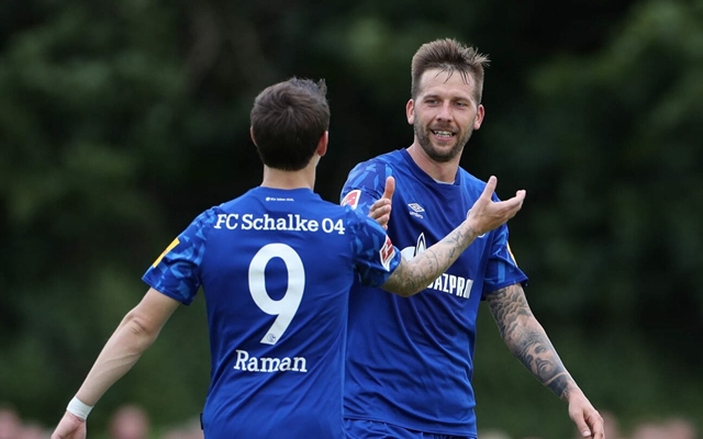 Guido Burgstaller celebrates against Stadtauswahl Bottrop