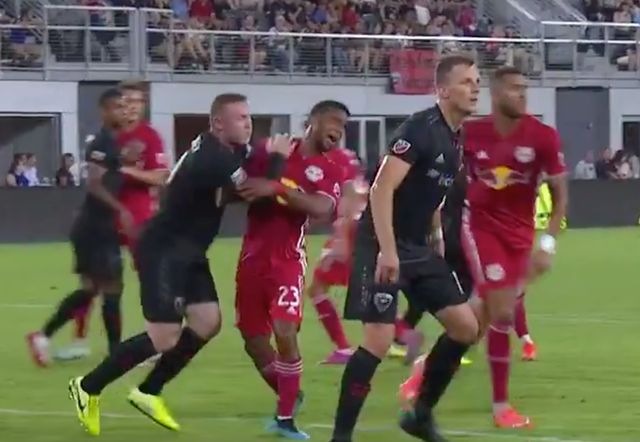 Rooney-red-card-DC-Utd