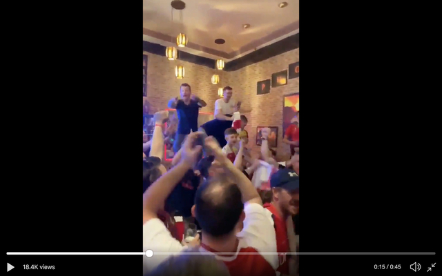 Video-Arsenal-fans-love-Lacazette-chant