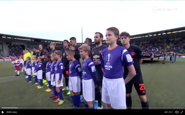 Video-United-star-Dan-James-with-mascot