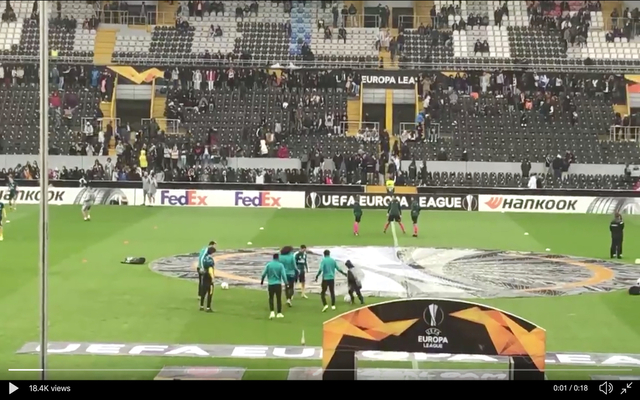 Video-Arsenal-players-invite-ball-boy-to-play-pre-match-rondo