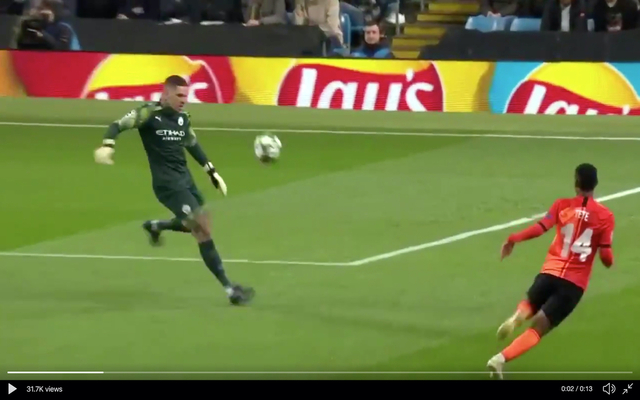 Video-Ederson-makes-mistake-for-City-vs-Shakhtar