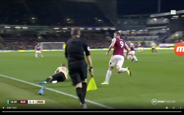 Video-Brandon-Williams-boot-falls-off-for-United-vs-Burnley