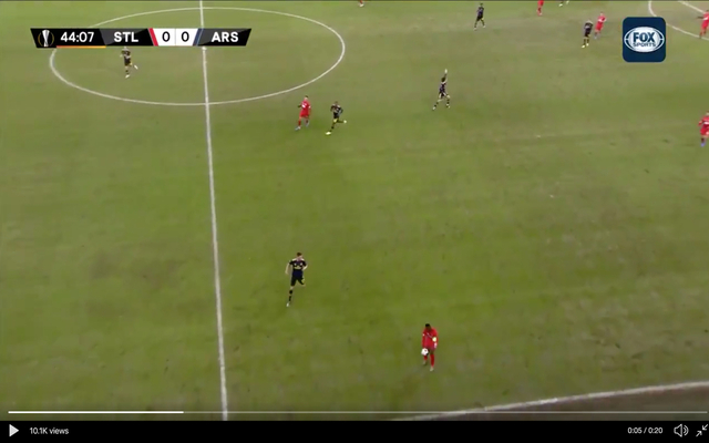 Video-Liege-player-catches/handles-ball-on-the-pitch