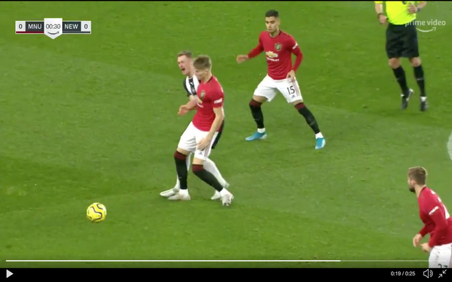 Video-McTominay-yellow-vs-Newcastle
