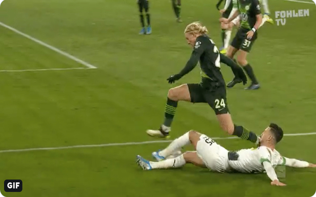Video-Monchengladbach-ace-slide-tackle-nutmeg
