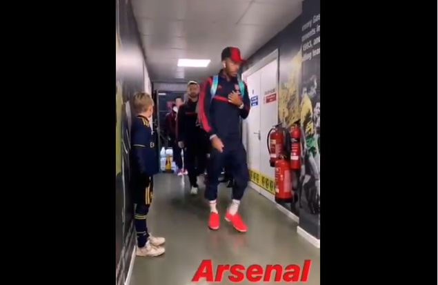 aubameyang-young-fan